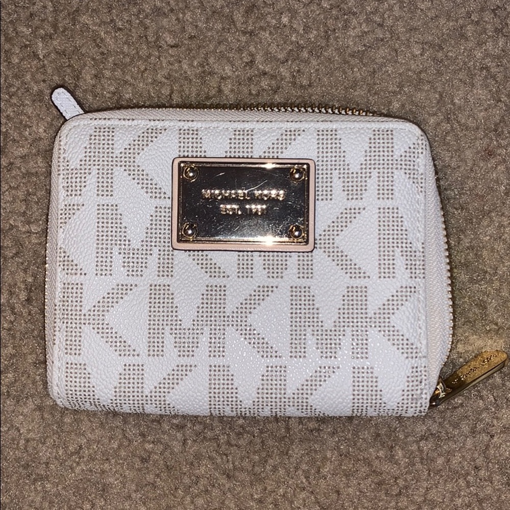 gently used small wallet with lots of compartments
